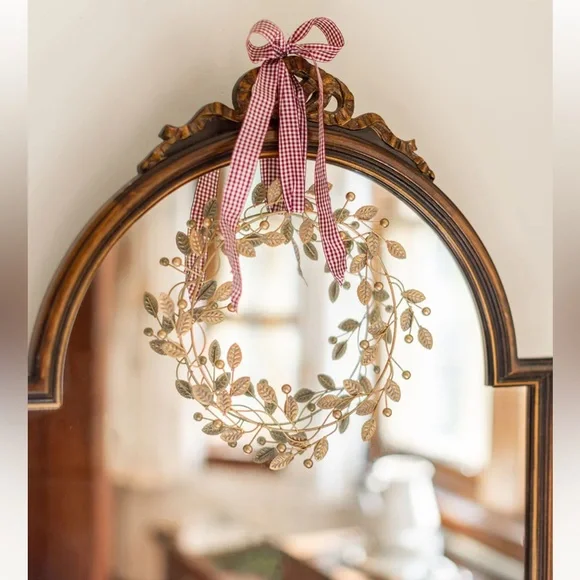 Golden Berry Metal Wreath- Canvas & Decor for the Jilly Box - Picture 4 of 6